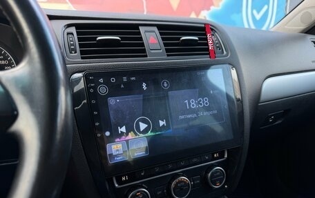 Volkswagen Jetta VI, 2013 год, 930 000 рублей, 12 фотография