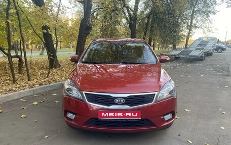 KIA cee'd I рестайлинг, 2011 год, 650 000 рублей, 1 фотография