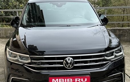 Volkswagen Tiguan II, 2021 год, 5 500 000 рублей, 1 фотография