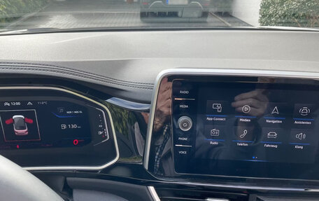 Volkswagen T-Roc I, 2022 год, 3 293 486 рублей, 7 фотография