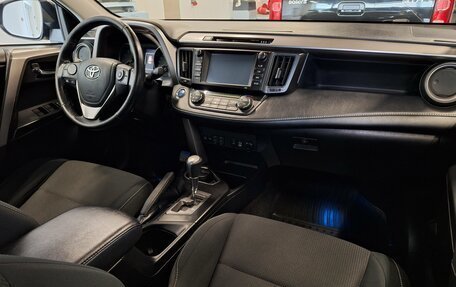 Toyota RAV4, 2018 год, 2 050 000 рублей, 12 фотография