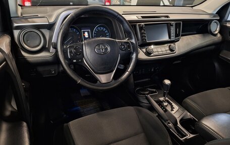 Toyota RAV4, 2018 год, 2 050 000 рублей, 13 фотография