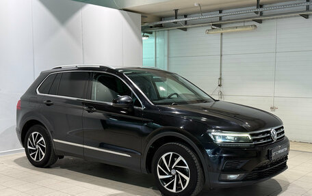 Volkswagen Tiguan II, 2018 год, 2 070 000 рублей, 2 фотография