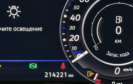 Volkswagen Tiguan II, 2018 год, 2 070 000 рублей, 13 фотография