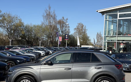 Volkswagen T-Roc I, 2022 год, 2 528 561 рублей, 3 фотография