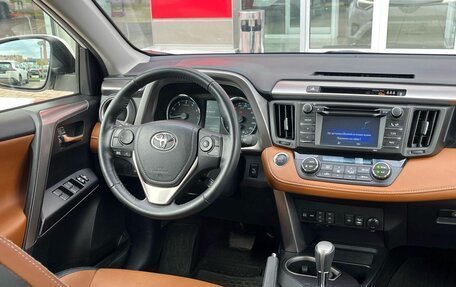 Toyota RAV4, 2016 год, 2 700 000 рублей, 11 фотография