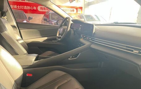 Hyundai Elantra, 2023 год, 1 014 000 рублей, 10 фотография