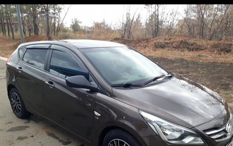 Hyundai Solaris II рестайлинг, 2015 год, 950 000 рублей, 2 фотография