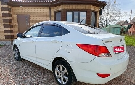 Hyundai Solaris II рестайлинг, 2013 год, 910 000 рублей, 2 фотография