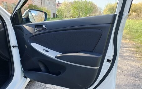 Hyundai Solaris II рестайлинг, 2013 год, 910 000 рублей, 21 фотография