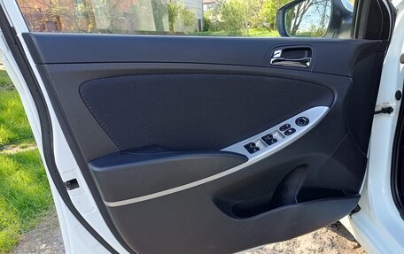 Hyundai Solaris II рестайлинг, 2013 год, 910 000 рублей, 20 фотография