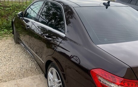 Mercedes-Benz E-Класс, 2011 год, 1 900 000 рублей, 3 фотография