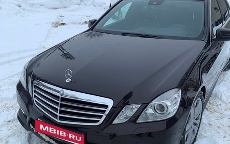 Mercedes-Benz E-Класс, 2011 год, 1 900 000 рублей, 14 фотография