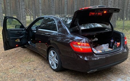 Mercedes-Benz E-Класс, 2011 год, 1 900 000 рублей, 16 фотография
