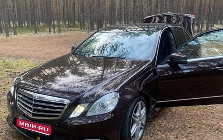 Mercedes-Benz E-Класс, 2011 год, 1 900 000 рублей, 17 фотография