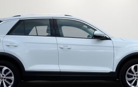 Volkswagen T-Roc I, 2023 год, 2 237 861 рублей, 2 фотография