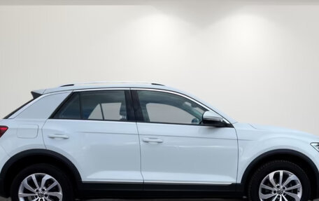 Volkswagen T-Roc I, 2023 год, 2 237 861 рублей, 3 фотография