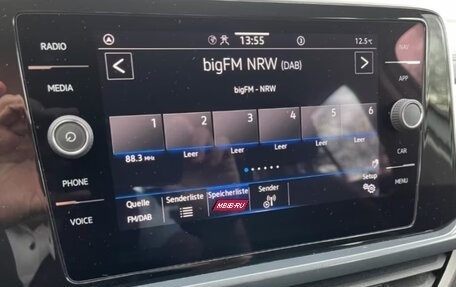 Volkswagen T-Roc I, 2023 год, 2 237 861 рублей, 13 фотография