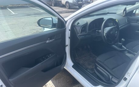 Hyundai Elantra VI рестайлинг, 2017 год, 1 070 000 рублей, 12 фотография