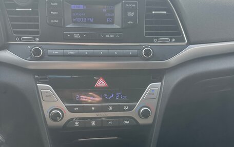 Hyundai Elantra VI рестайлинг, 2017 год, 1 070 000 рублей, 20 фотография