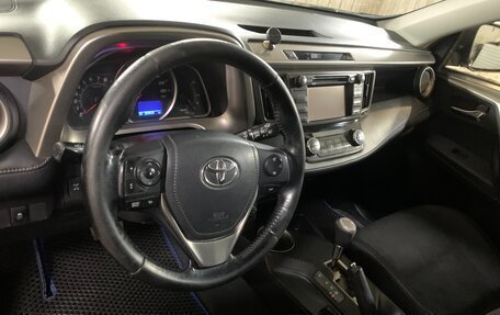 Toyota RAV4, 2013 год, 1 900 000 рублей, 10 фотография