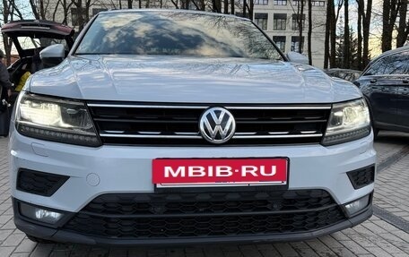 Volkswagen Tiguan II, 2019 год, 2 300 000 рублей, 2 фотография