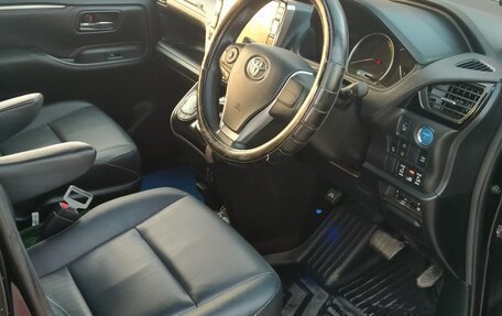 Toyota Esquire I, 2017 год, 2 120 000 рублей, 2 фотография