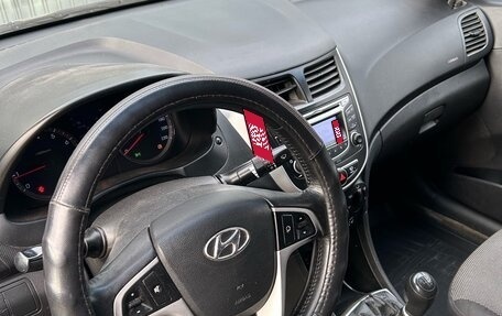 Hyundai Solaris II рестайлинг, 2013 год, 535 000 рублей, 12 фотография