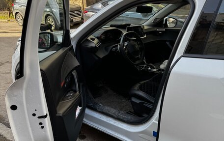 Peugeot 2008 II, 2020 год, 1 750 000 рублей, 4 фотография