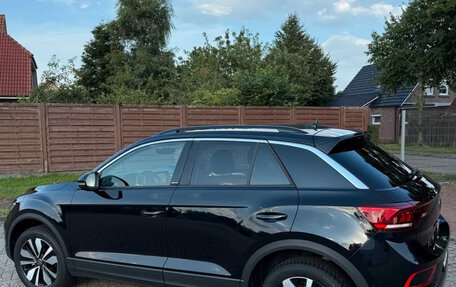 Volkswagen T-Roc I, 2024 год, 3 810 020 рублей, 2 фотография