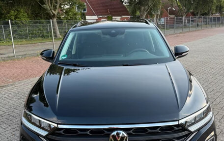 Volkswagen T-Roc I, 2024 год, 3 810 020 рублей, 3 фотография