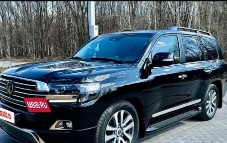 Toyota Land Cruiser 200, 2016 год, 7 000 000 рублей, 4 фотография