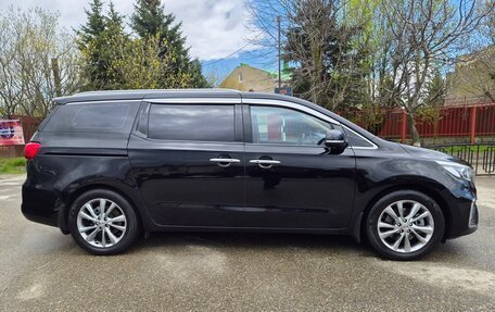 KIA Carnival III, 2018 год, 2 499 000 рублей, 7 фотография