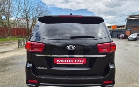 KIA Carnival III, 2018 год, 2 499 000 рублей, 5 фотография