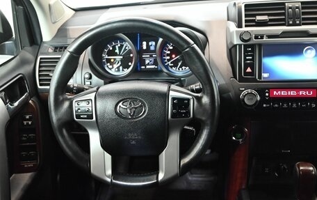 Toyota Land Cruiser Prado 150 рестайлинг 2, 2015 год, 3 450 000 рублей, 12 фотография