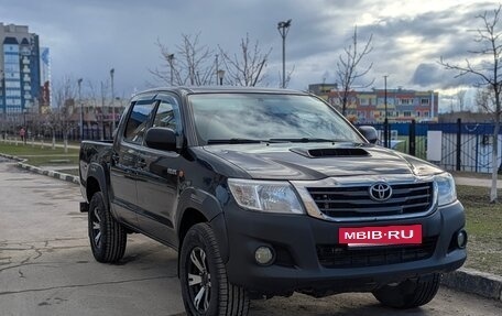 Toyota Hilux VII, 2013 год, 1 780 000 рублей, 2 фотография