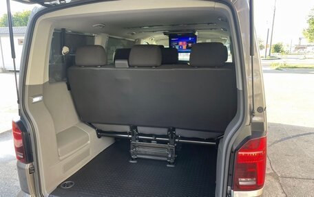 Volkswagen Caravelle T6 рестайлинг, 2021 год, 4 490 000 рублей, 6 фотография