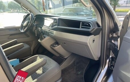 Volkswagen Caravelle T6 рестайлинг, 2021 год, 4 490 000 рублей, 5 фотография