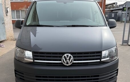 Volkswagen Caravelle T6 рестайлинг, 2019 год, 3 697 000 рублей, 1 фотография