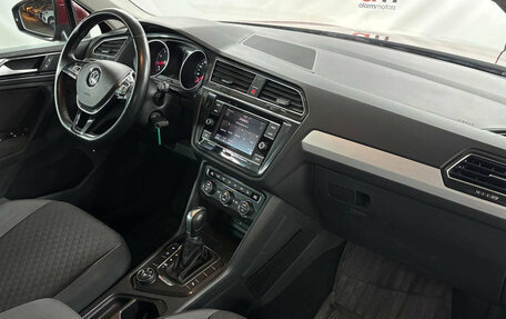 Volkswagen Tiguan II, 2018 год, 2 499 000 рублей, 12 фотография