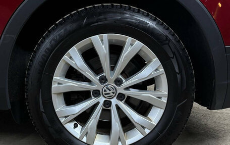 Volkswagen Tiguan II, 2018 год, 2 499 000 рублей, 21 фотография