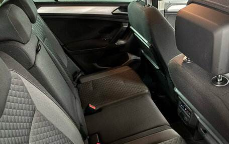 Volkswagen Tiguan II, 2018 год, 2 499 000 рублей, 19 фотография