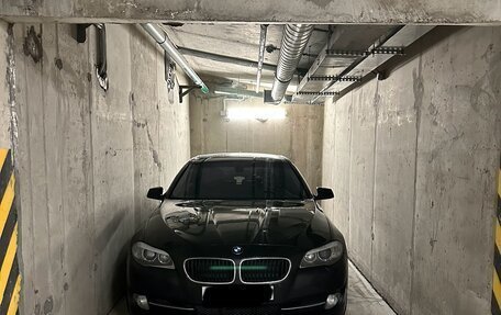 BMW 5 серия, 2011 год, 1 950 000 рублей, 8 фотография