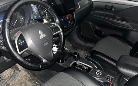 Mitsubishi Outlander III рестайлинг 3, 2012 год, 1 590 000 рублей, 12 фотография