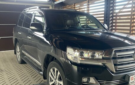 Toyota Land Cruiser 200, 2017 год, 5 500 000 рублей, 2 фотография