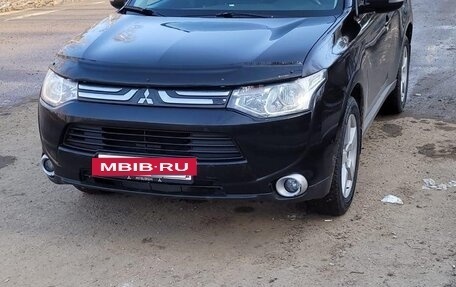 Mitsubishi Outlander III рестайлинг 3, 2012 год, 1 590 000 рублей, 2 фотография