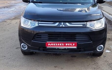 Mitsubishi Outlander III рестайлинг 3, 2012 год, 1 590 000 рублей, 3 фотография