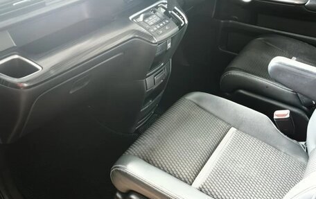 Honda Stepwgn IV, 2016 год, 1 820 000 рублей, 11 фотография