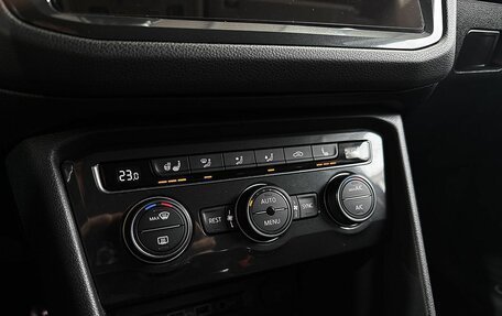 Volkswagen Tiguan II, 2019 год, 2 799 000 рублей, 20 фотография