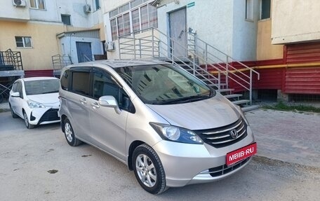 Honda Freed I, 2011 год, 900 000 рублей, 1 фотография